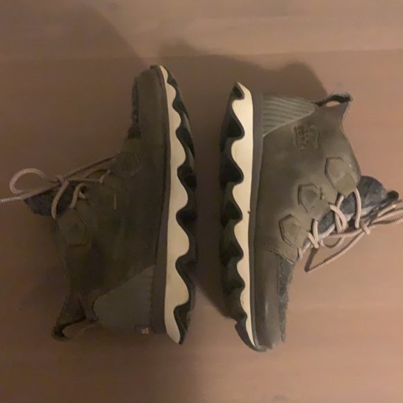 Sorel “Kinetic Conquest” Grey Leather Hiking Boots - Women’s Size 6 - Picture 6 of 7